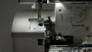 Pfaff-admire3000-Serger-LooperLighting