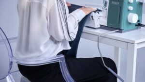Pfaff-admire3000-Serger-kneelifter